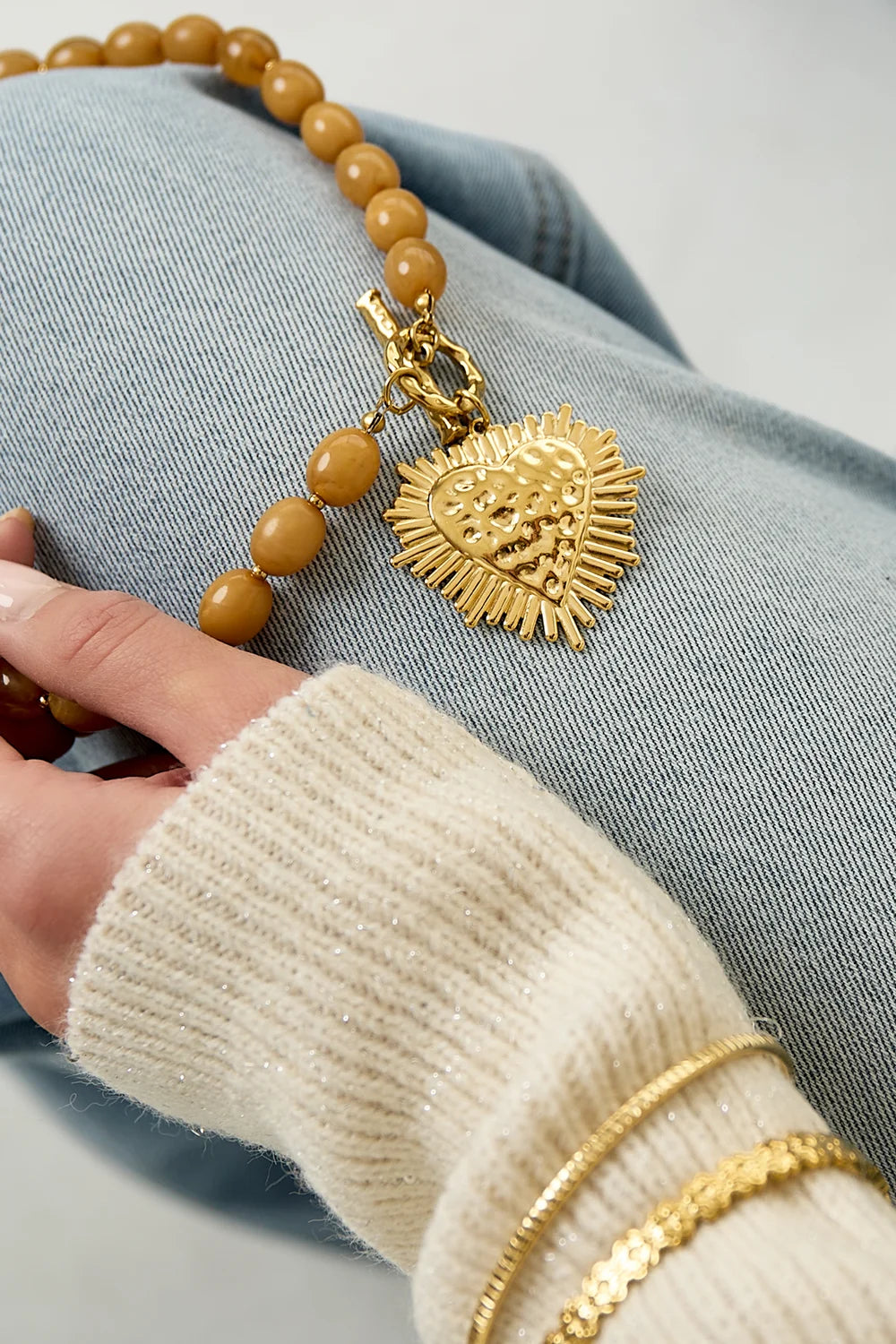 Aestra Perlenkette mit Herz-Verschlussanhänger – Acryl & Edelstahl Damenschmuck, Statement
