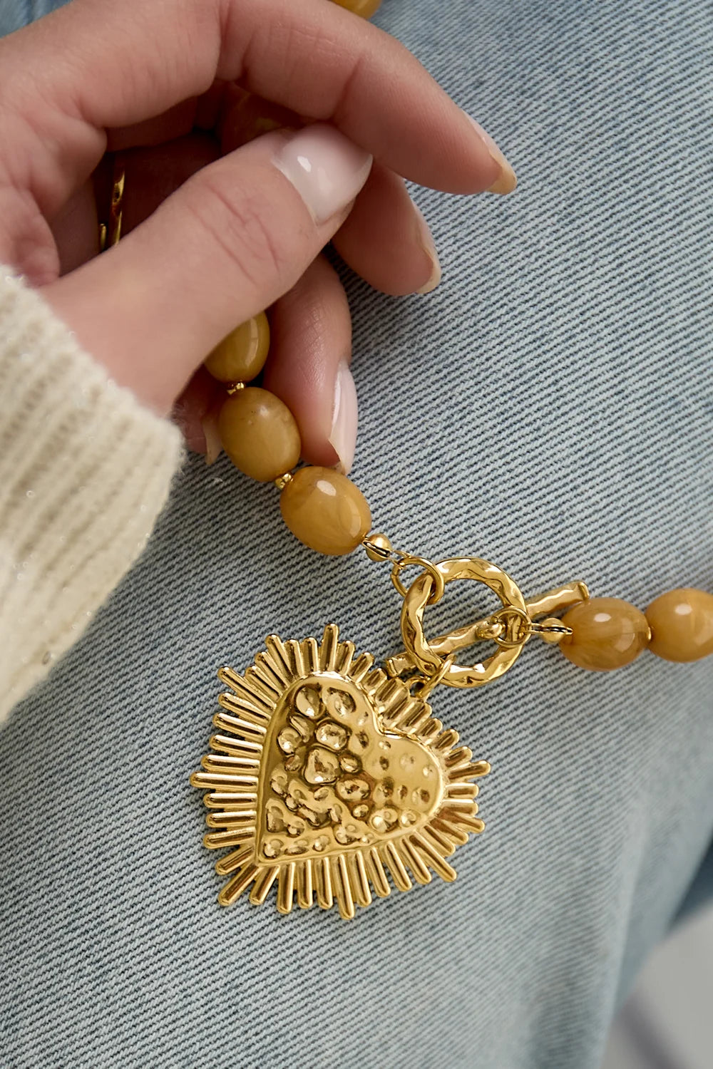 Aestra Perlenkette mit Herz-Verschlussanhänger – Acryl & Edelstahl Damenschmuck, Statement