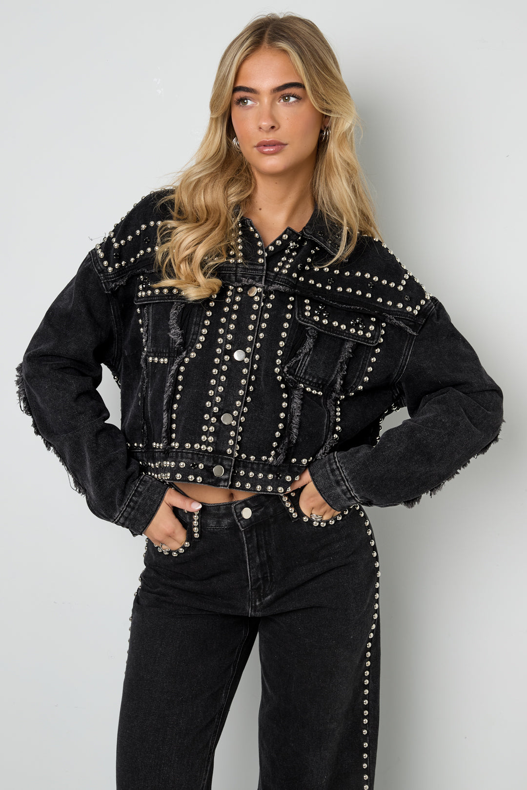Gewebter Baumwoll Damen Jeansjacke Street Einfarbig Nieten-Design