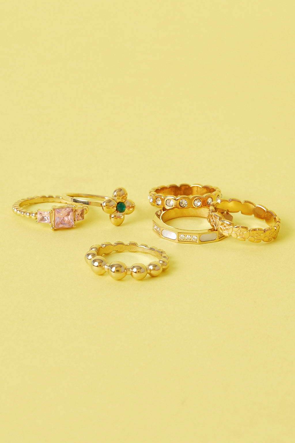 Statement-Ring mit Kleeblatt und Stein