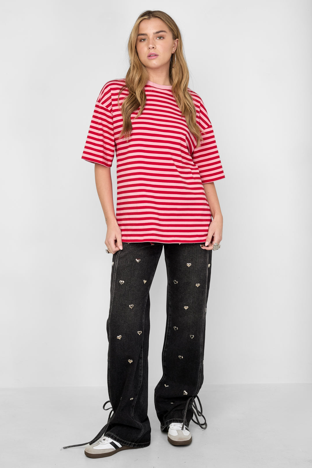 Das bunt gestreifte T-Shirt